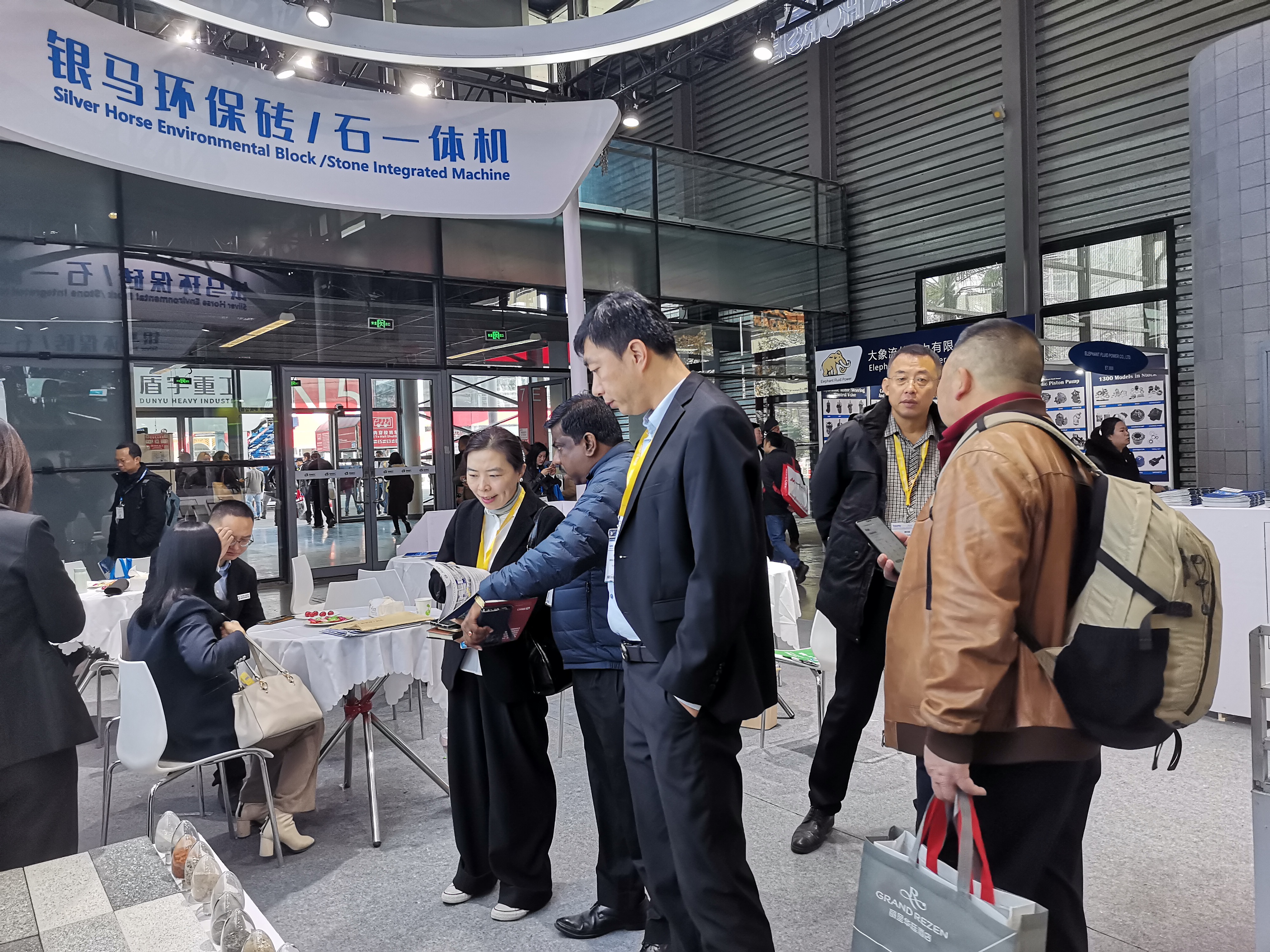 西安taptap点点诚邀您共赴bauma CHINA 2024上海宝马展！